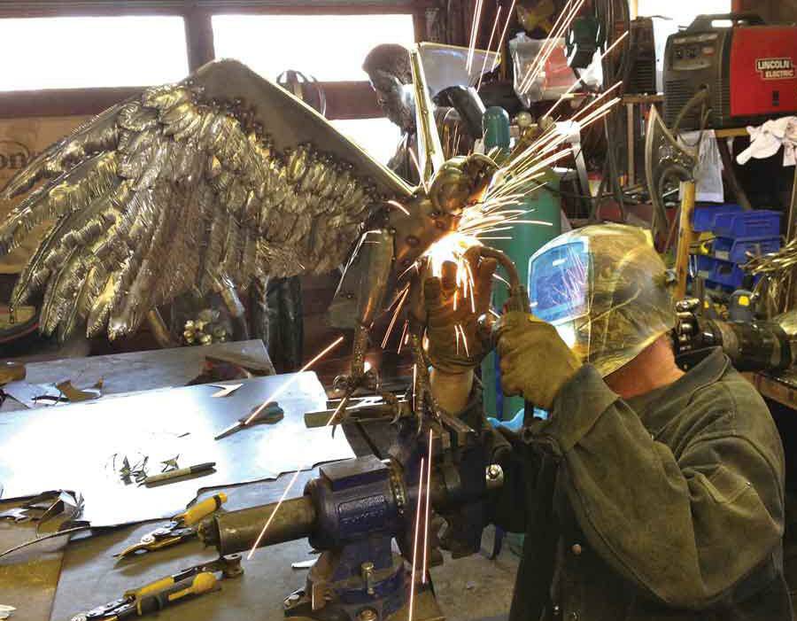 全球钣金新闻-金属制造狂：焊工制作动物的金属钣金-开云手机登录界面-开云online(中国)